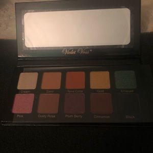 Eye shadow palette